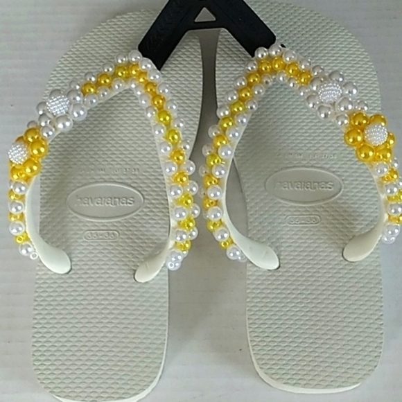 Havaianas White, Yellow & Silver  Pearls and Beaded Flowers Flip Flops 35/36 - Picture 2 of 9